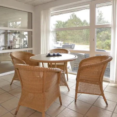 בית נופש Five-bedroom Holiday In