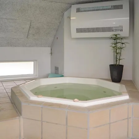 Five-bedroom Holiday In בית נופש
