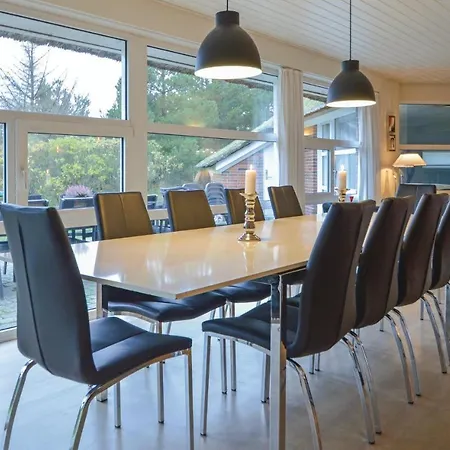 בית נופש Five-bedroom Holiday In בלבאנד