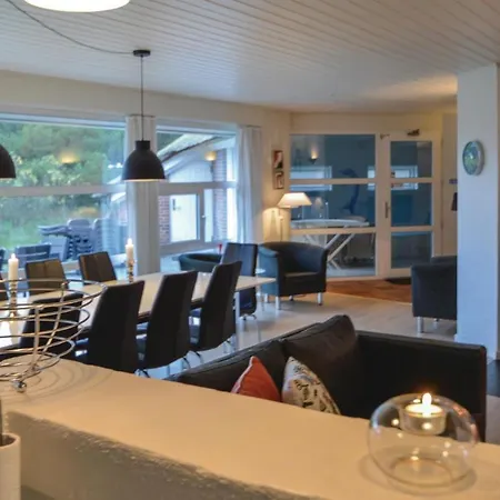 בית נופש Five-bedroom Holiday In *