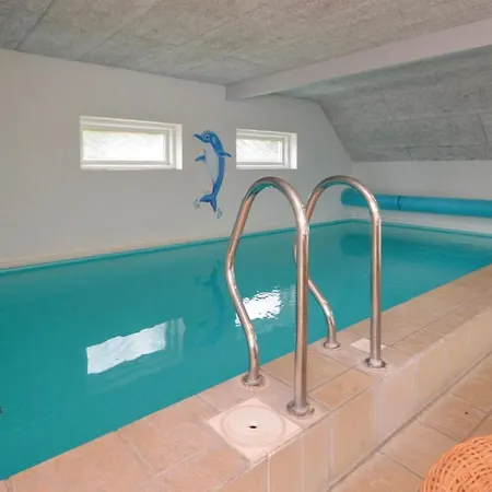 בית נופש Five-bedroom Holiday In